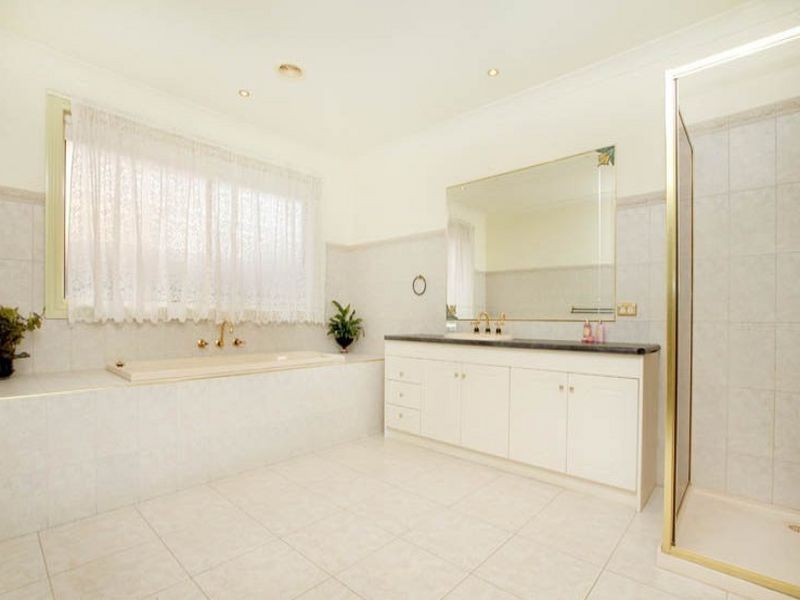 18 Queensberry Court, Hillside VIC 3037