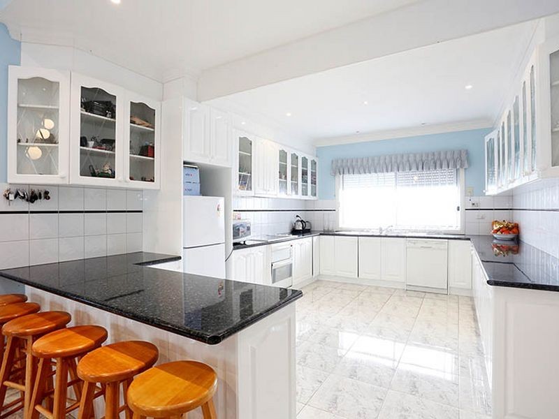 53 Wellesley Drive, Taylors Lakes VIC 3038