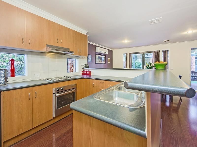 10 Loddon Close, Caroline Springs VIC 3023