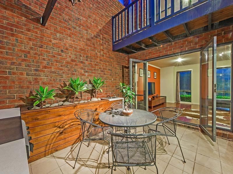 10 Loddon Close, Caroline Springs VIC 3023