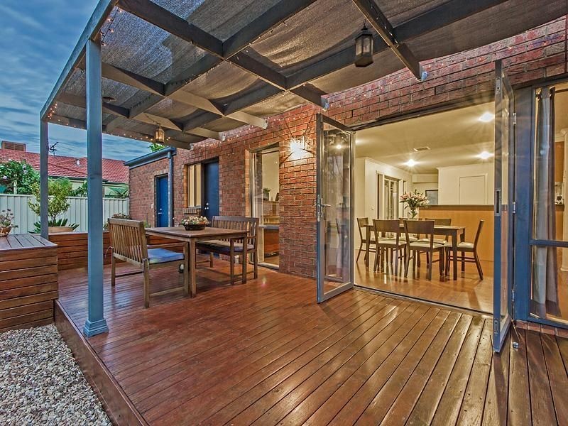 10 Loddon Close, Caroline Springs VIC 3023