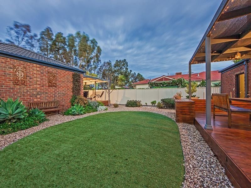 10 Loddon Close, Caroline Springs VIC 3023