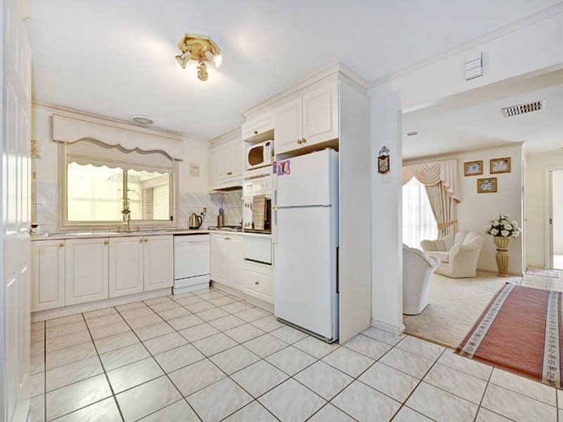 15 Aitken Drive, Delahey VIC 3037