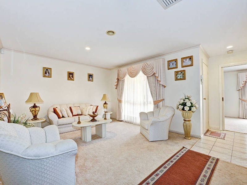 15 Aitken Drive, Delahey VIC 3037