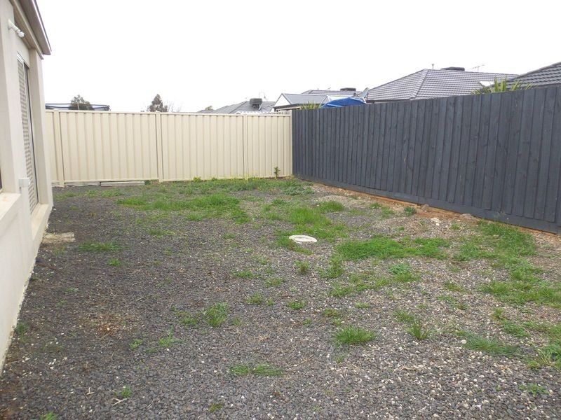 15 Fieldstone Way, Brookfield VIC 3338