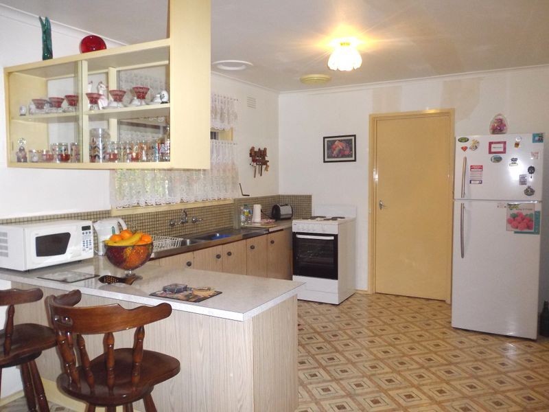 1 Selsey Court, St Albans VIC 3021