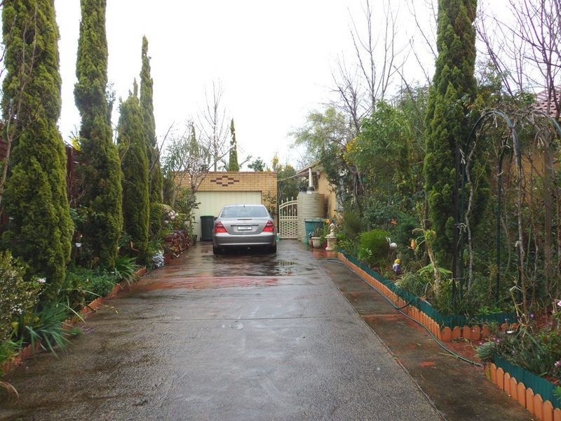 1 Selsey Court, St Albans VIC 3021