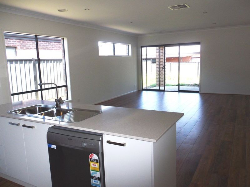 9 Blackwattle Road, Craigieburn VIC 3064