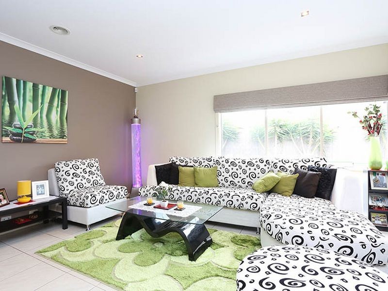 5 The Avenue, Caroline Springs VIC 3023