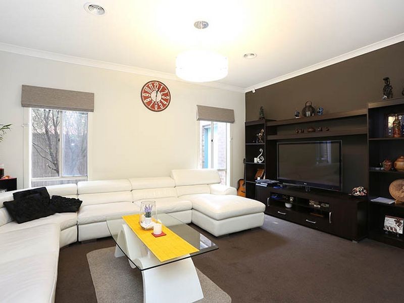 5 The Avenue, Caroline Springs VIC 3023