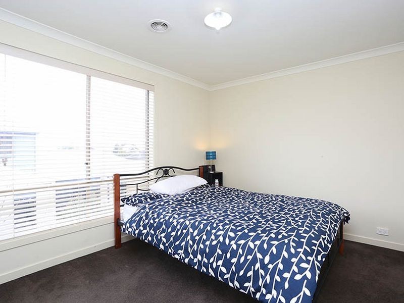 5 The Avenue, Caroline Springs VIC 3023