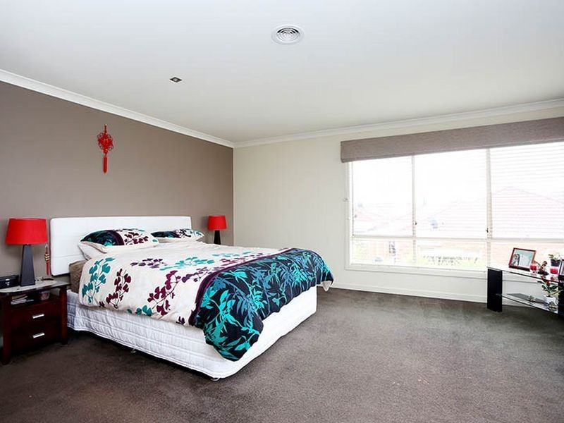 5 The Avenue, Caroline Springs VIC 3023