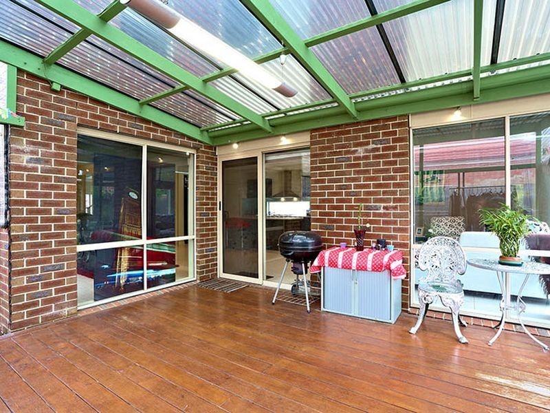 5 The Avenue, Caroline Springs VIC 3023