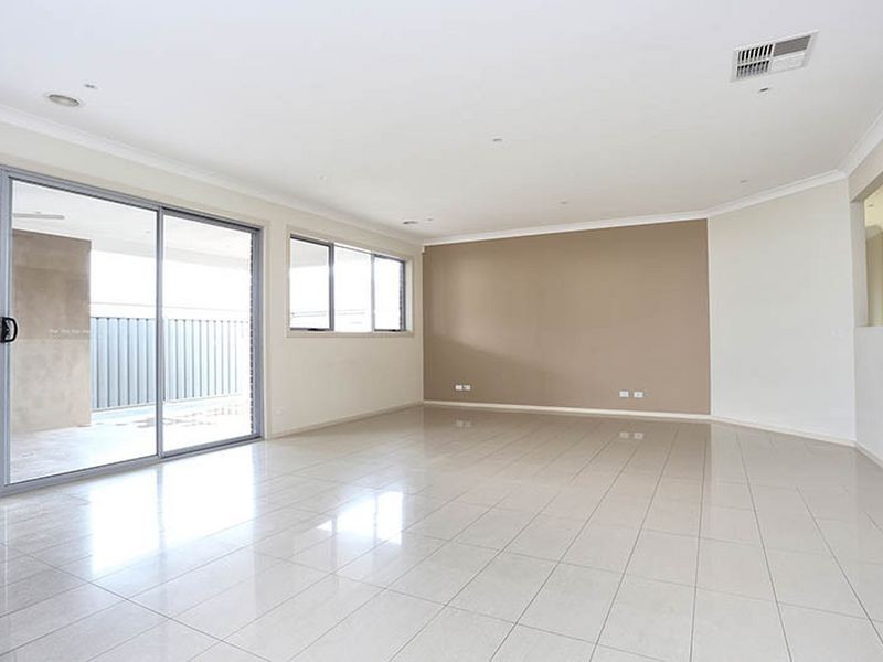 11 Wales Court, Hillside VIC 3037