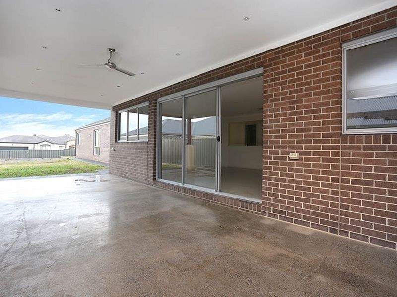 11 Wales Court, Hillside VIC 3037
