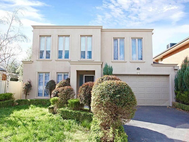 2 Caves Lane, Caroline Springs VIC 3023