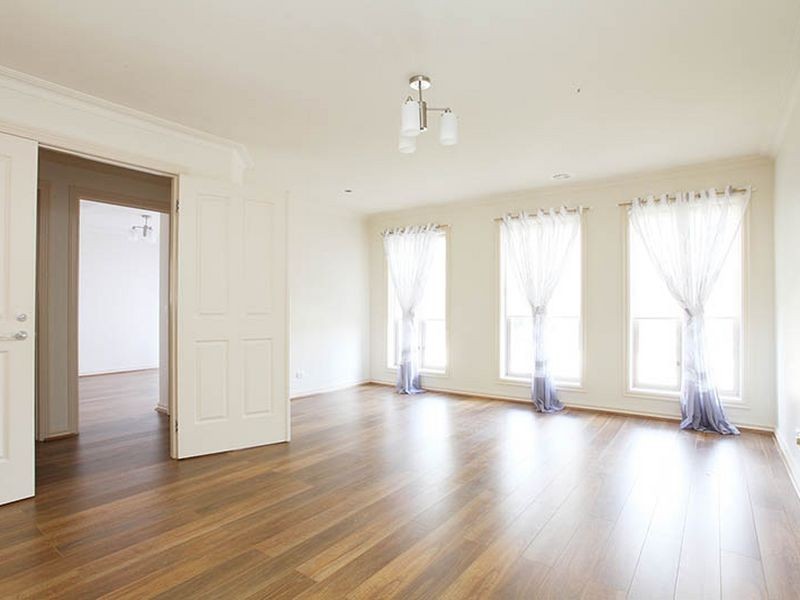 2 Caves Lane, Caroline Springs VIC 3023