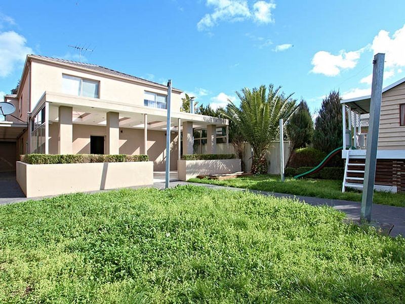 2 Caves Lane, Caroline Springs VIC 3023