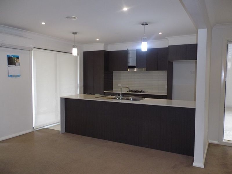 15 Belleville Close, Burnside Heights VIC 3023