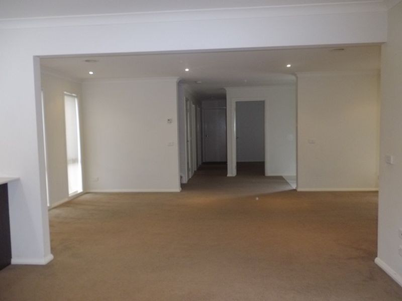 15 Belleville Close, Burnside Heights VIC 3023