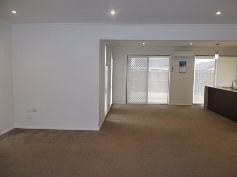 15 Belleville Close, Burnside Heights VIC 3023