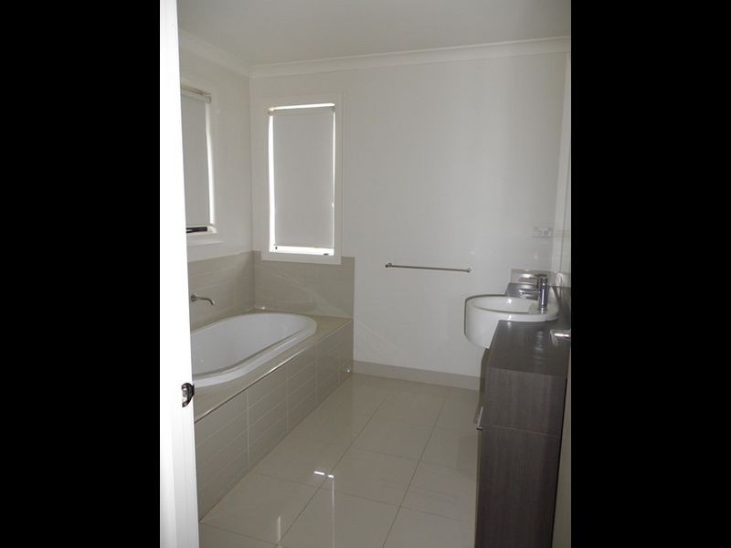 15 Belleville Close, Burnside Heights VIC 3023