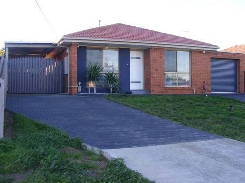 2/68 Kurung Drive, Kings Park VIC 3021