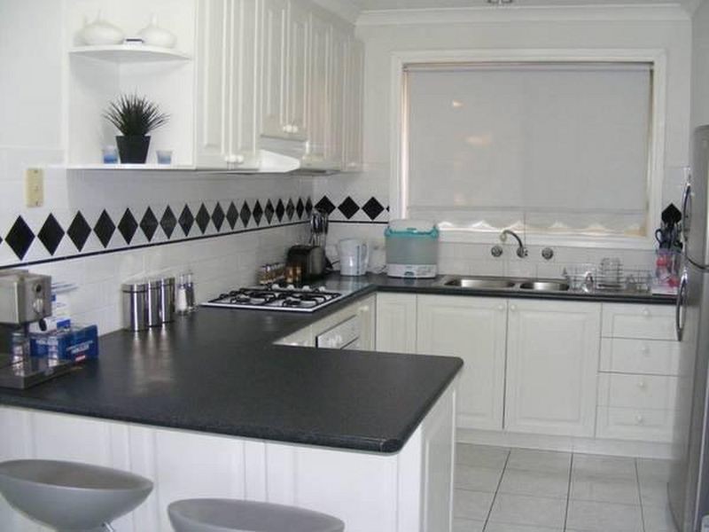 2/68 Kurung Drive, Kings Park VIC 3021