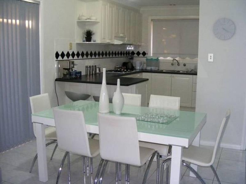 2/68 Kurung Drive, Kings Park VIC 3021