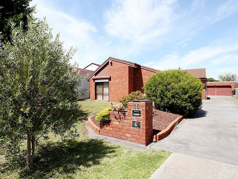 15 Queen Victoria Crescent, Taylors Lakes VIC 3038