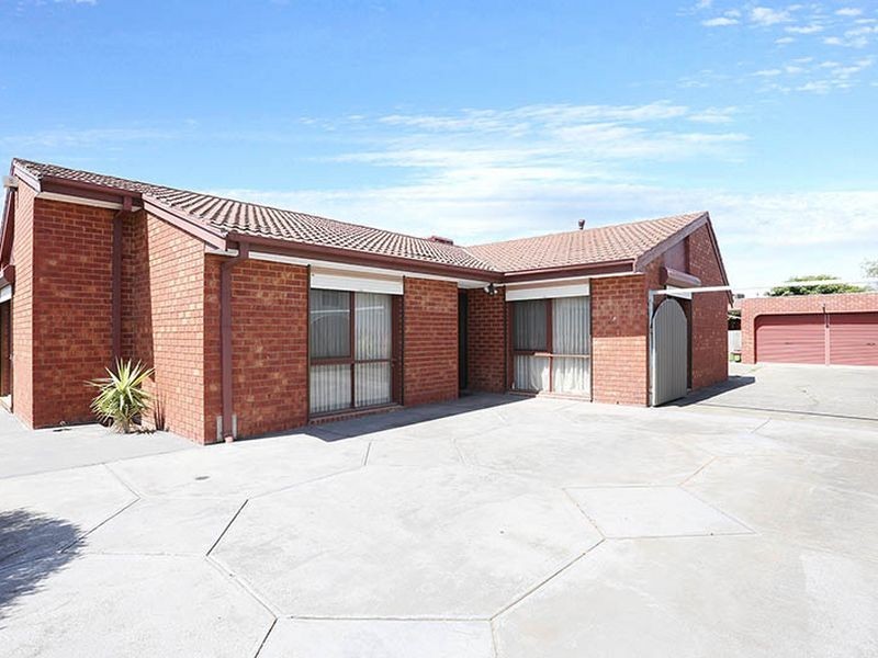 15 Queen Victoria Crescent, Taylors Lakes VIC 3038