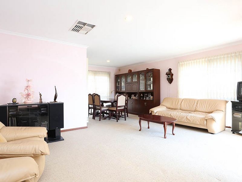 15 Queen Victoria Crescent, Taylors Lakes VIC 3038