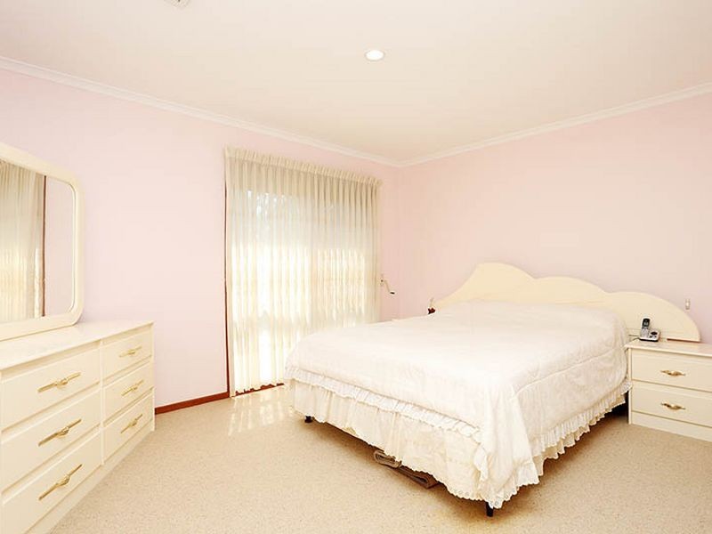 15 Queen Victoria Crescent, Taylors Lakes VIC 3038