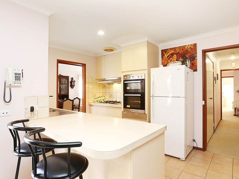 15 Queen Victoria Crescent, Taylors Lakes VIC 3038