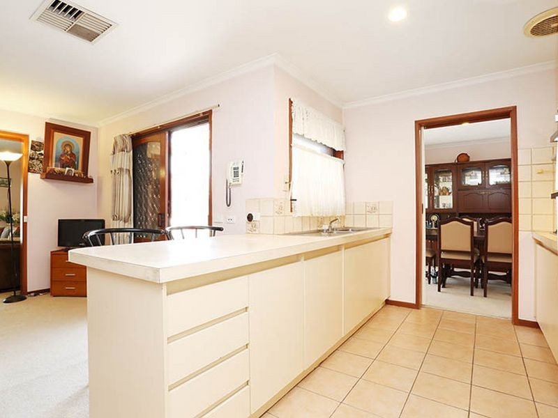 15 Queen Victoria Crescent, Taylors Lakes VIC 3038