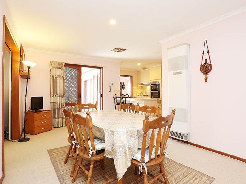 15 Queen Victoria Crescent, Taylors Lakes VIC 3038