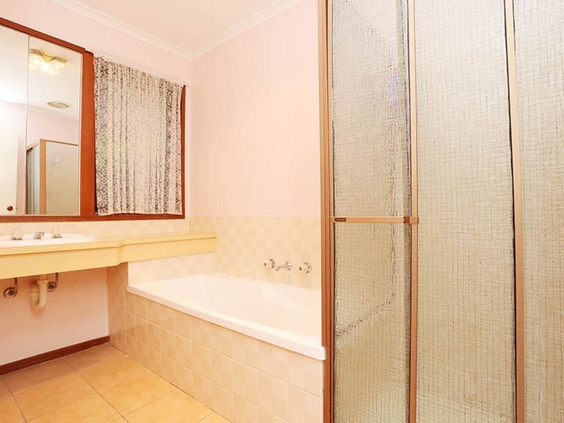 15 Queen Victoria Crescent, Taylors Lakes VIC 3038