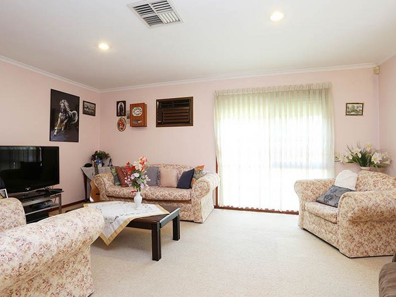 15 Queen Victoria Crescent, Taylors Lakes VIC 3038