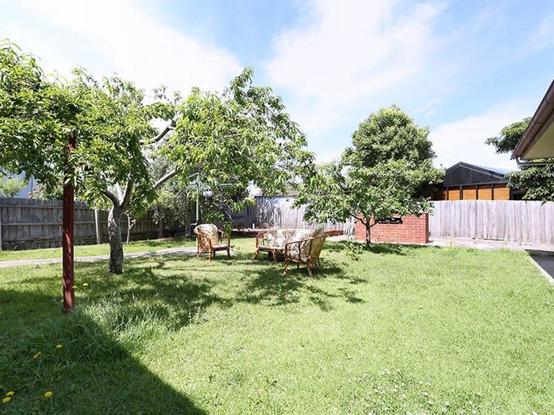 15 Queen Victoria Crescent, Taylors Lakes VIC 3038