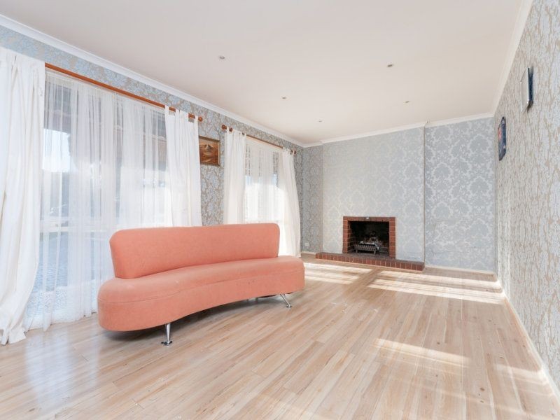 7 Heatherglade Place, Melton West VIC 3337