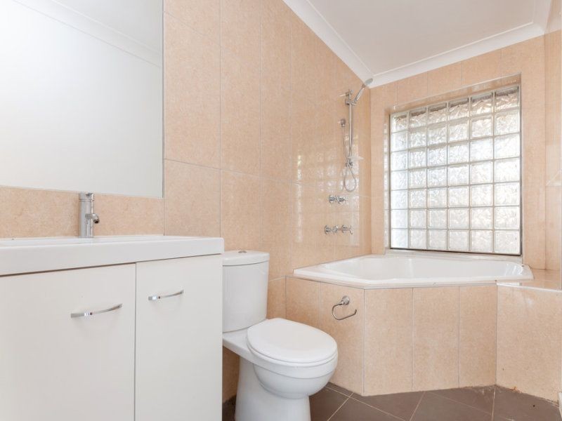 7 Heatherglade Place, Melton West VIC 3337