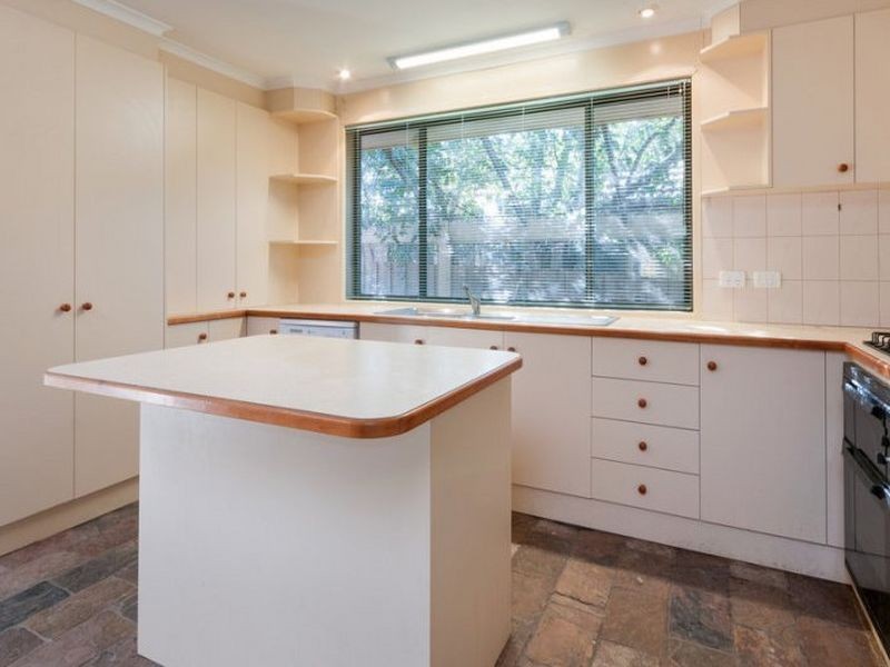 5 Blamey Drive, Melton South VIC 3338