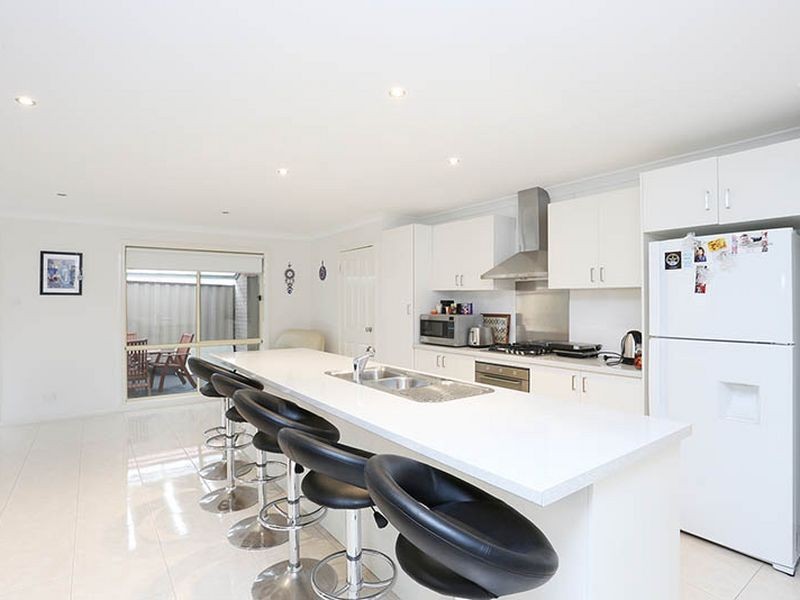 12 Cunningham Chase, Burnside Heights VIC 3023