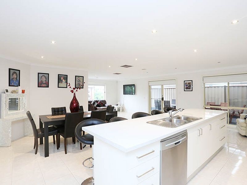 12 Cunningham Chase, Burnside Heights VIC 3023