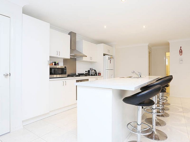 12 Cunningham Chase, Burnside Heights VIC 3023