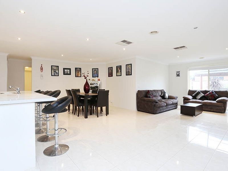 12 Cunningham Chase, Burnside Heights VIC 3023