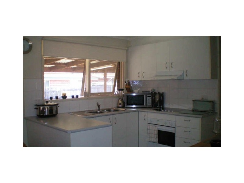 1 Corunna Avenue, St Albans VIC 3021