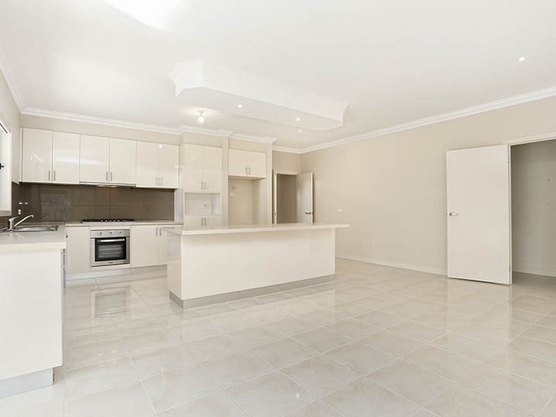 68 Jindabyne Avenue, Taylors Hill VIC 3037