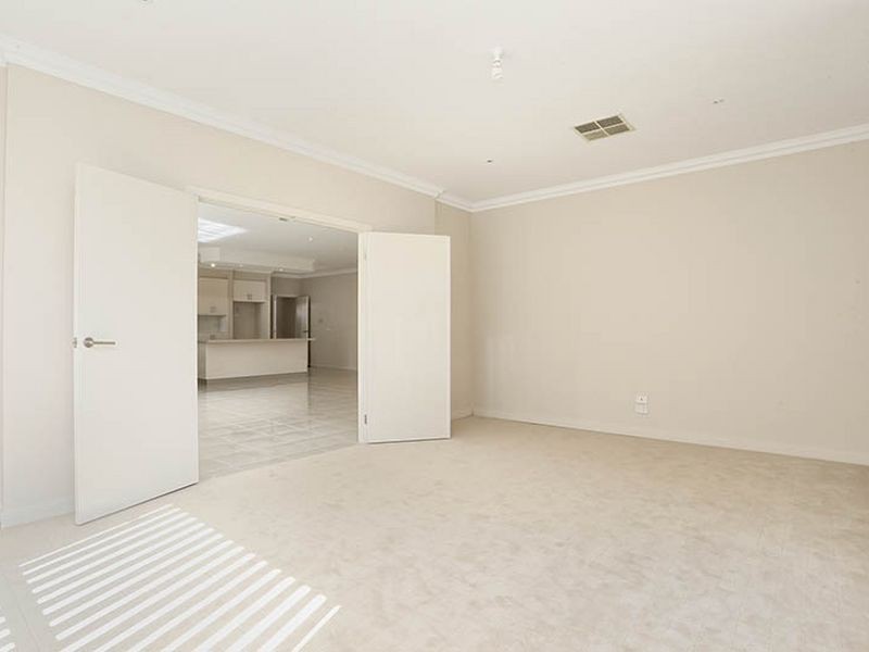 68 Jindabyne Avenue, Taylors Hill VIC 3037