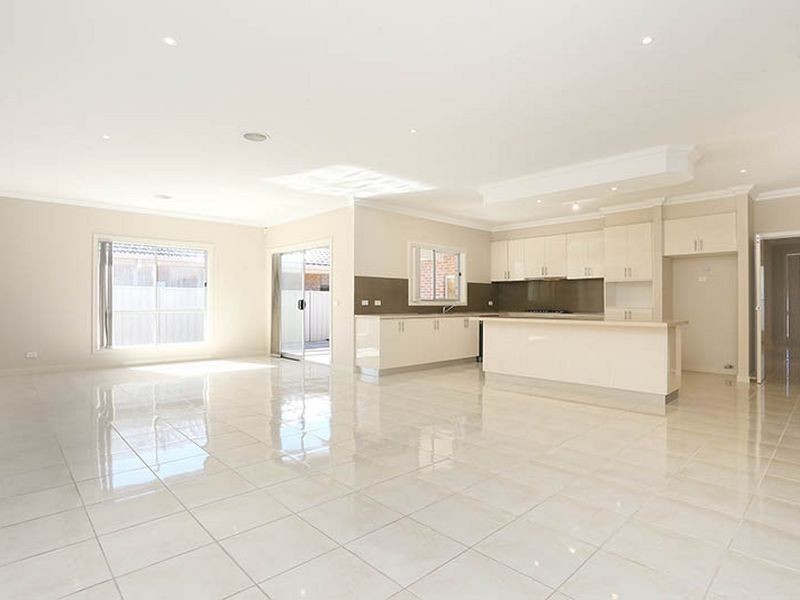 68 Jindabyne Avenue, Taylors Hill VIC 3037